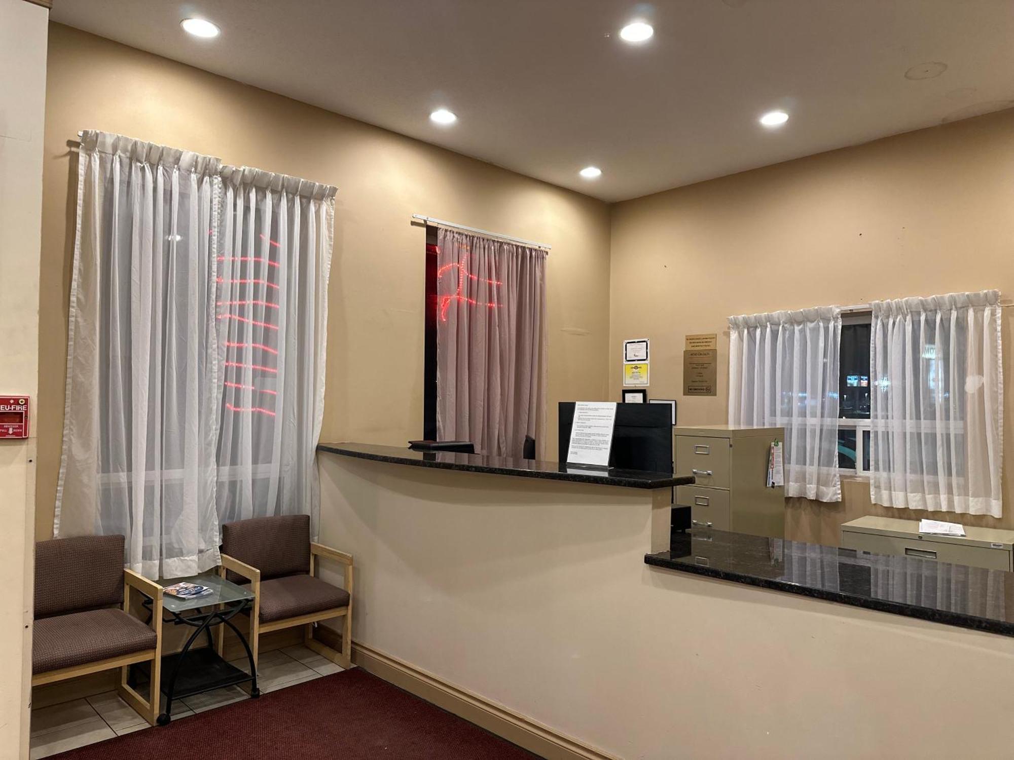 Lone Star Hotel Северен Батълфорд Екстериор снимка